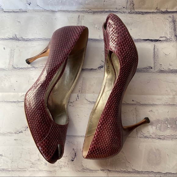 D & G embossed snakeskin leather peep toe size 40